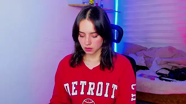 Emily Lindey online show from October 17, 2025, 3:10 am