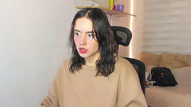 Emily Lindey online show from October 18, 2025, 3:30 am