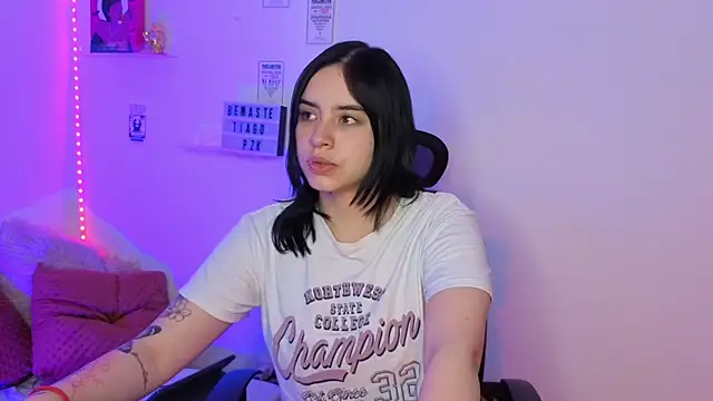 Emily Lindey online show from March 25, 2026, 7:19 am