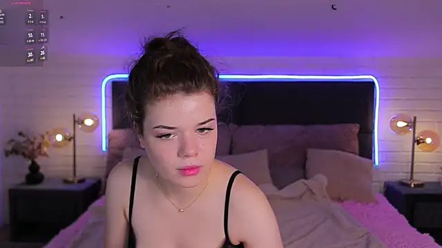 Hot  Tiny online show from October 21, 2025, 6:24 am