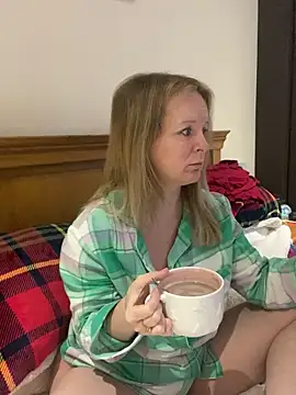 madamlillyrose online show from January 6, 2026, 9:24 am