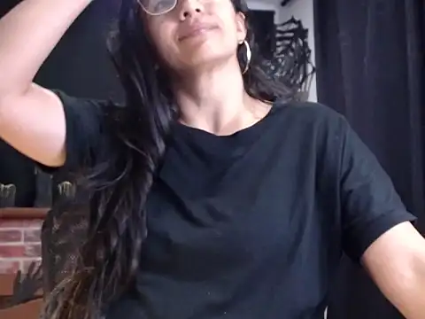 Lucyy Naugthy online show from October 16, 2025, 12:13 pm