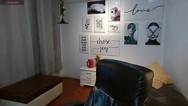 AmethystShadow17 online show from December 3, 2025, 4:50 pm