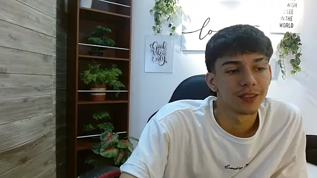 AmethystShadow17 online show from April 22, 2026, 3:46 am