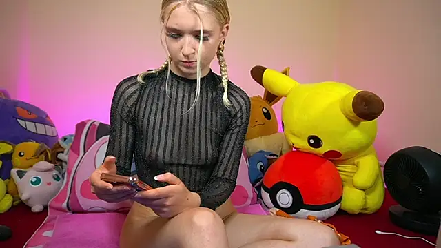 LillyOcean online show from June 17, 2026, 1:21 pm