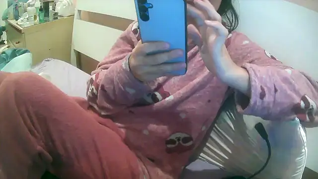 Honeyjuice73 online show from December 3, 2025, 7:35 pm