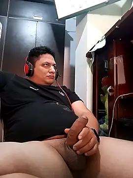 Snapshot of WIlGar1993 chatting on January 6, 2026, 2:10 pm WIlGar1993 online show from January 6, 2026, 2:10 pm