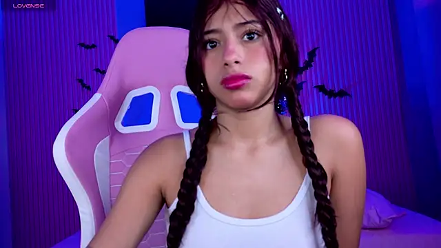 dafne17  online show from October 30, 2025, 12:47 pm