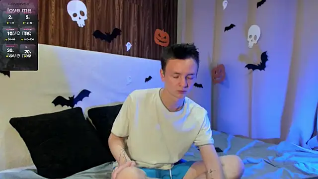 Logan mett online show from November 3, 2025, 5:49 pm