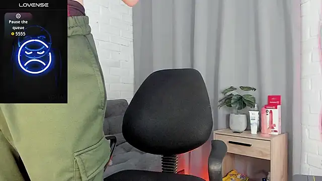 MATEO HUNTER online show from December 18, 2025, 5:45 am