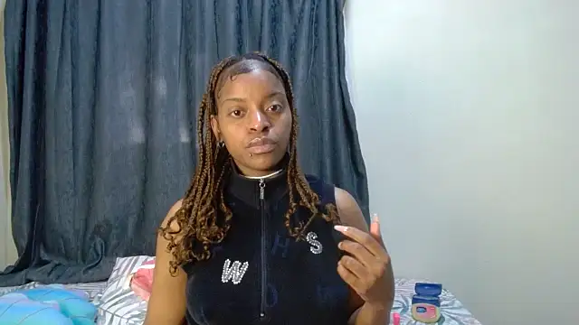 fifiqueen25 online show from April 5, 2026, 6:53 am