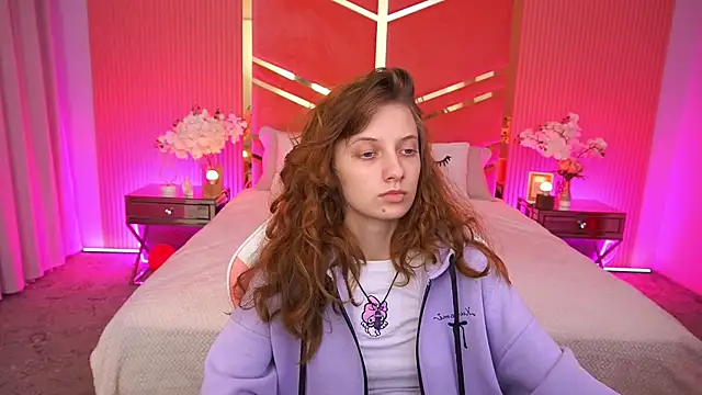 CuteeFoxy online show from December 17, 2025, 1:49 pm