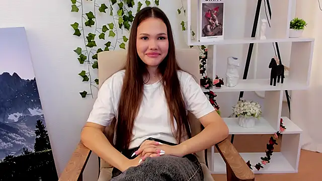 LynnaLowrance online show from October 15, 2025, 5:50 am