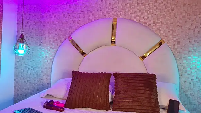 Snapshot of emmy_rose25 chatting on February 12, 2026, 11:43 am emmy rose25 online show from February 12, 2026, 11:43 am