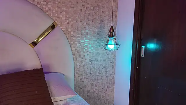 Snapshot of emmy_rose25 chatting on March 4, 2026, 11:40 am emmy rose25 online show from March 4, 2026, 11:40 am