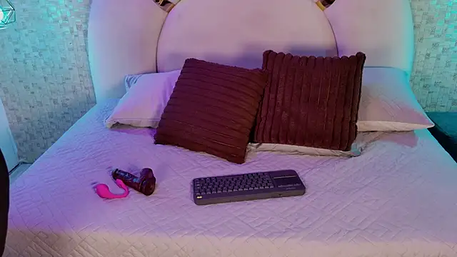 Snapshot of emmy_rose25 chatting on February 20, 2026, 11:45 am emmy rose25 online show from February 20, 2026, 11:45 am