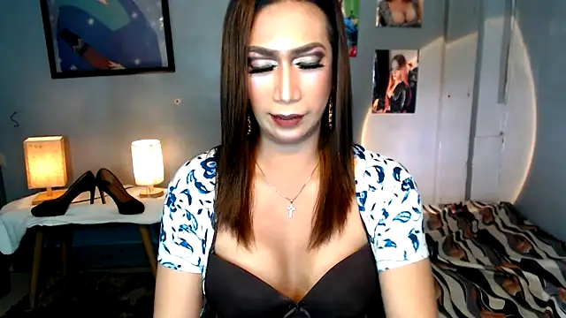 littleredbunny27 online show from April 3, 2026, 9:54 pm