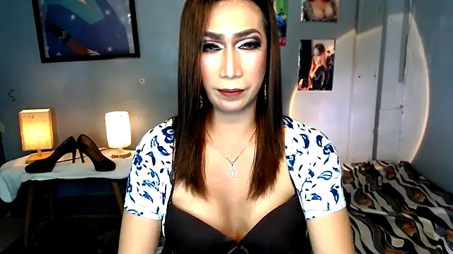 littleredbunny27 online show from April 10, 2026, 12:34 pm