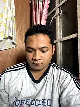 Snapshot of littleredbunny27 chatting on October 14, 2025, 12:06 pm littleredbunny27 online show from October 14, 2025, 12:06 pm