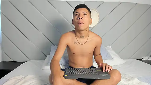 little kris1 online show from November 11, 2025, 12:44 pm