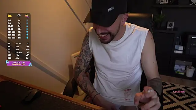 Snapshot of monsieurguitsxxx chatting on December 21, 2025, 9:33 am monsieurguitsxxx online show from December 21, 2025, 9:33 am