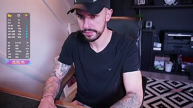 Snapshot of monsieurguitsxxx chatting on December 22, 2025, 1:11 pm monsieurguitsxxx online show from December 22, 2025, 1:11 pm