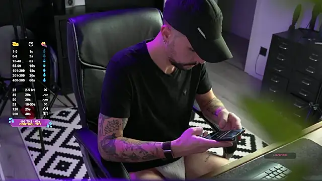 Snapshot of monsieurguitsxxx chatting on January 11, 2026, 1:40 pm monsieurguitsxxx online show from January 11, 2026, 1:40 pm