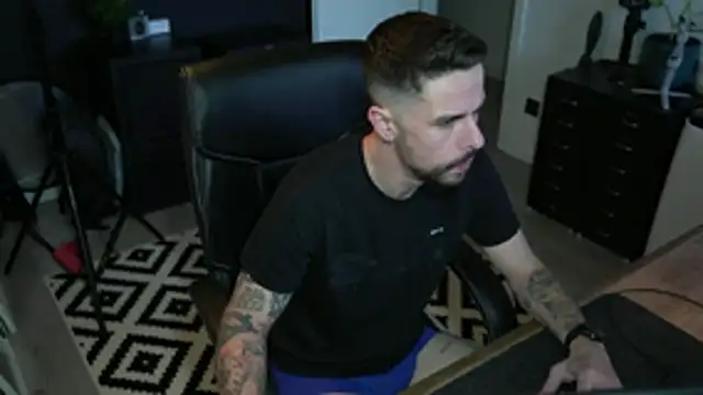 Snapshot of monsieurguitsxxx chatting on January 7, 2026, 11:26 am monsieurguitsxxx online show from January 7, 2026, 11:26 am