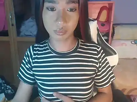 Yourasianbabyemma online show from June 3, 2026, 4:33 pm
