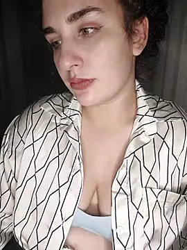Snapshot of Kiki_Catty chatting on October 19, 2025, 7:38 pm Kiki Catty online show from October 19, 2025, 7:38 pm