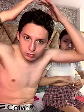 SsexCouplee online show from December 18, 2025, 2:21 pm