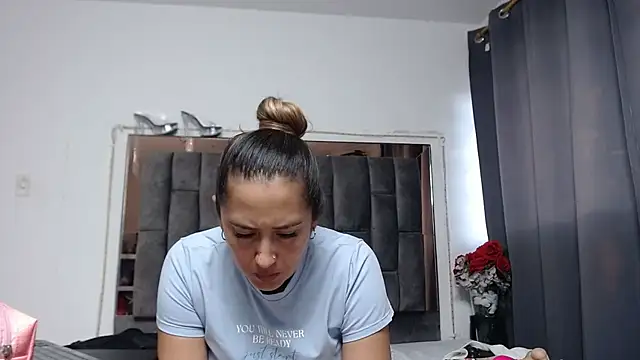 Snapshot of Salmma_Milf chatting on May 20, 2026, 11:40 am Salmma Milf online show from May 20, 2026, 11:40 am