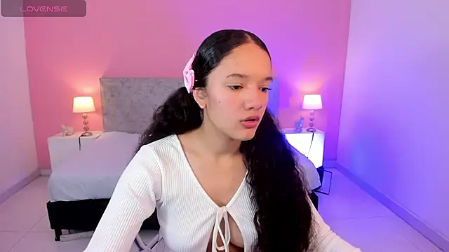 ZairaGlow online show from October 20, 2025, 11:55 am