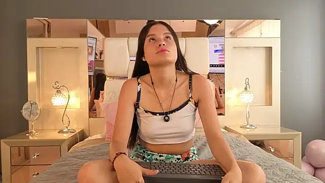 Snapshot of celestesecrett chatting on November 10, 2025, 6:13 pm celestesecrett online show from November 10, 2025, 6:13 pm