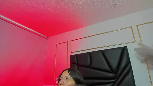 AnnieAndLeandro online show from January 13, 2026, 8:24 pm