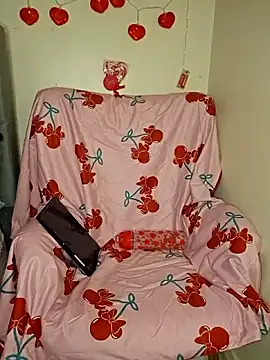 Snapshot of LucyMiax chatting on February 13, 2026, 12:27 pm LucyMiax online show from February 13, 2026, 12:27 pm