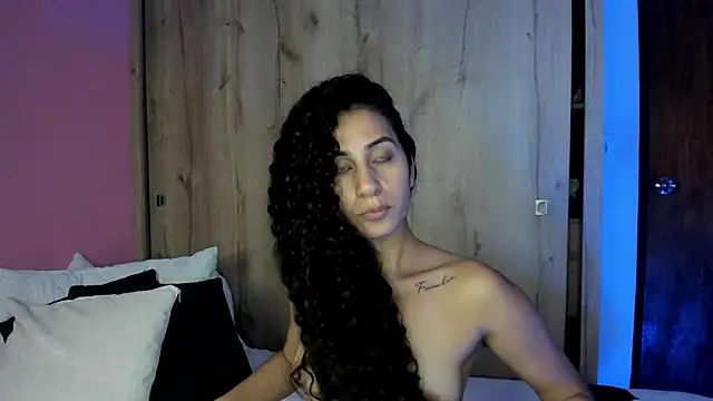 fernanda317 online show from April 18, 2026, 9:37 pm