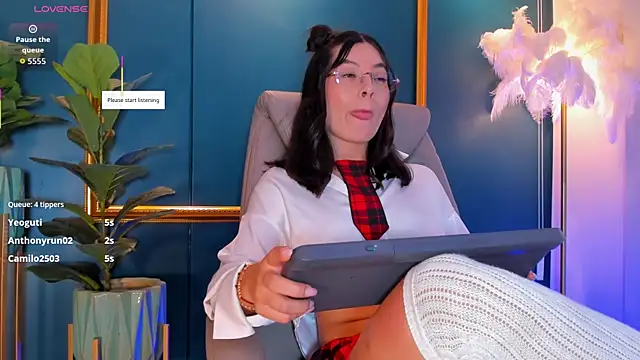 Rashel Frost  online show from April 30, 2026, 8:57 pm