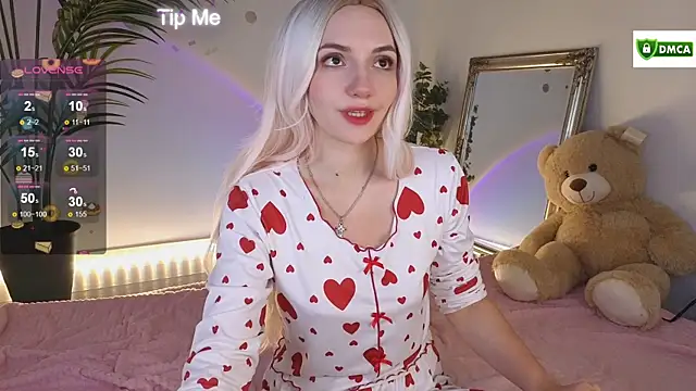 cute cake online show from November 26, 2025, 7:52 am