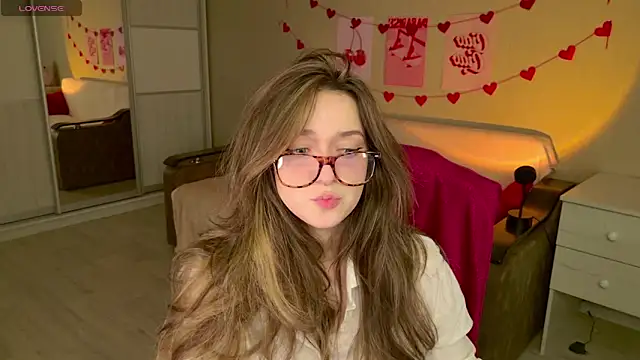 BellaSink online show from December 5, 2025, 5:50 am