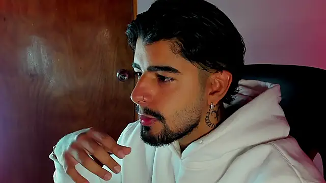 maximo black  online show from October 31, 2025, 3:30 pm