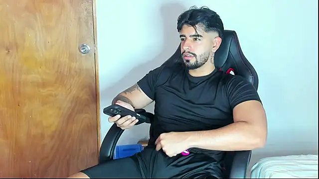 maximo black  online show from January 5, 2026, 11:30 pm