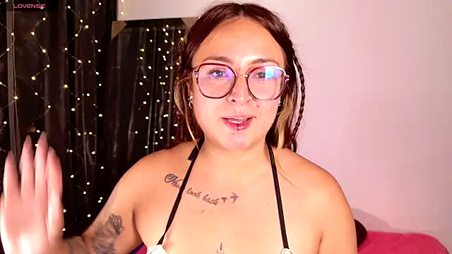 Snapshot of Rhosynn chatting on November 28, 2025, 6:46 am Rhosynn online show from November 28, 2025, 6:46 am