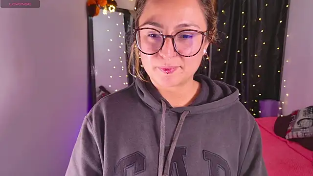 Snapshot of Rhosynn chatting on October 29, 2025, 2:43 am Rhosynn online show from October 29, 2025, 2:43 am