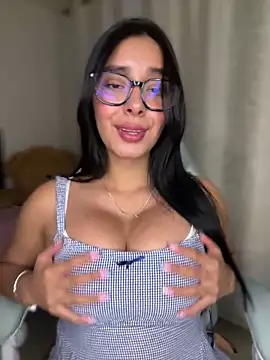 MiaSofia   online show from April 8, 2026, 4:36 am