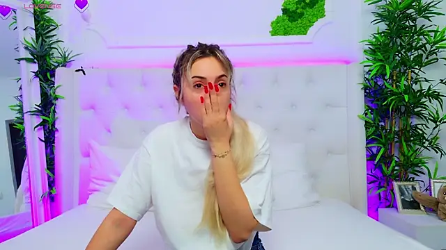 AriannaSins online show from November 21, 2025, 1:32 pm