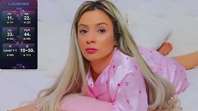 Snapshot of AriannaSins chatting on February 12, 2025, 4:33 pm AriannaSins online show from February 12, 2025, 4:33 pm