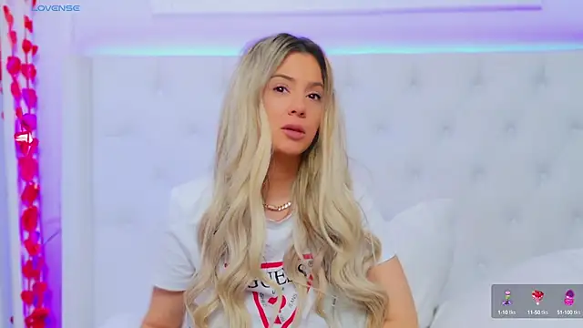 Snapshot of AriannaSins chatting on March 8, 2025, 9:28 am AriannaSins online show from March 8, 2025, 9:28 am