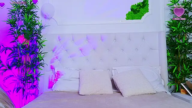 Snapshot of AriannaSins chatting on October 17, 2025, 12:18 pm AriannaSins online show from October 17, 2025, 12:18 pm