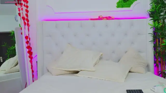 Snapshot of AriannaSins chatting on February 26, 2025, 5:10 pm AriannaSins online show from February 26, 2025, 5:10 pm